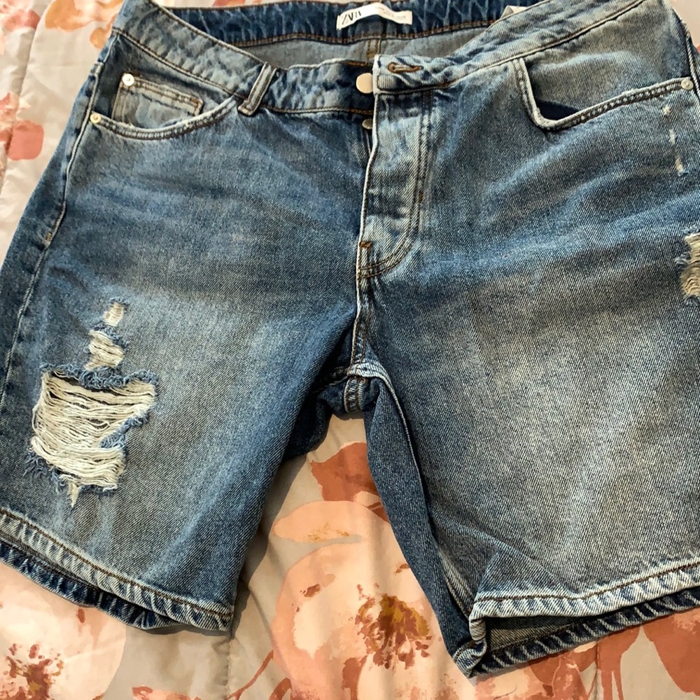 Men’s Zara distressed shorts
